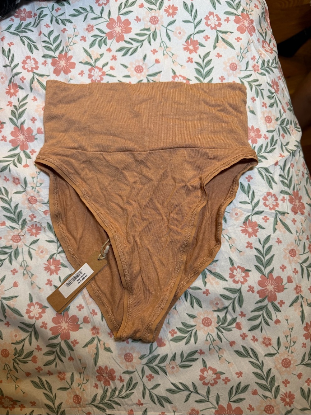 Skims size xxs panty brief ochre new with tags 

Please expect color differences